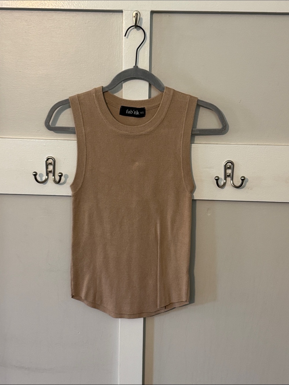 fab'rik Women’s Ribbed Tank Top in Camel